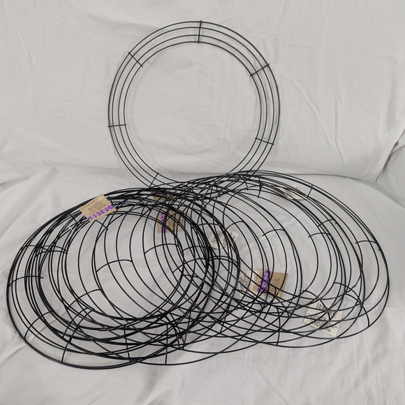 Black Wire Wreath Frames - Picture 1 of 3